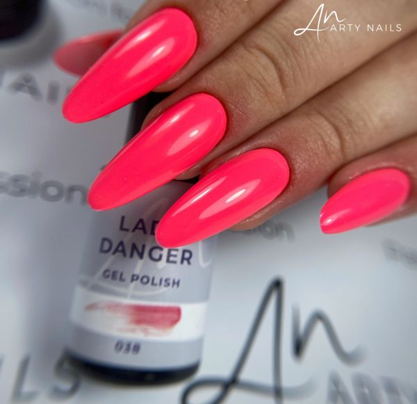 Arty nails Lady danger