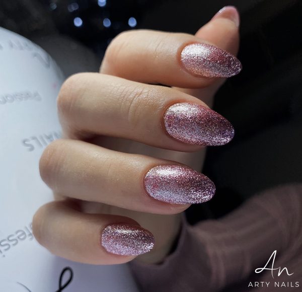 arty nails rose gold hand 1