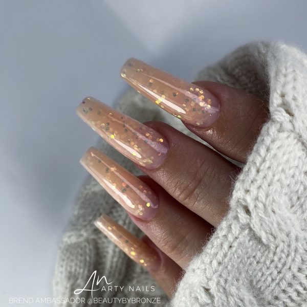 nude crush hand